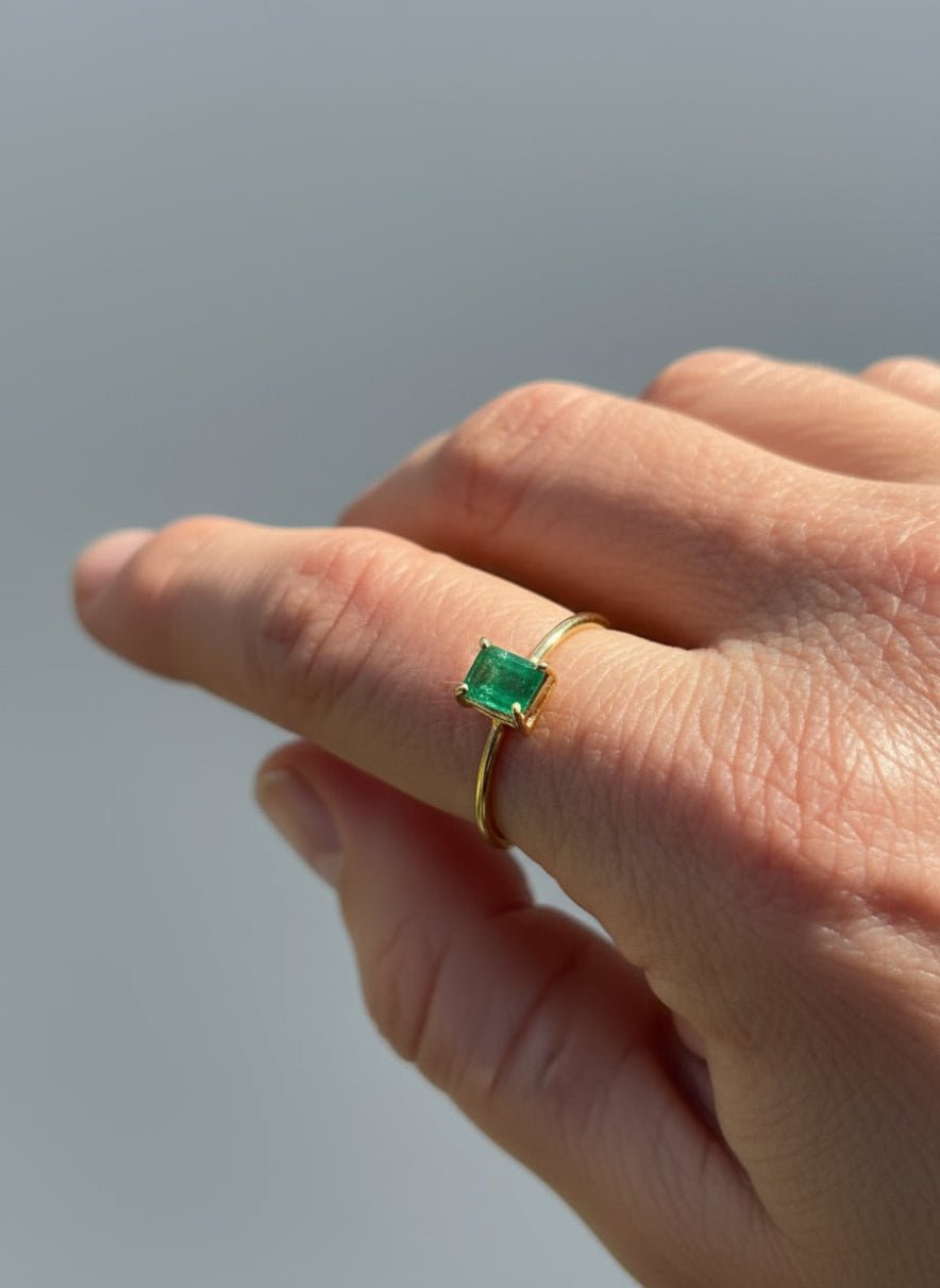 Lovely 18K Natural Emerald Ring - Antonio Guzzo Fine Jewelry