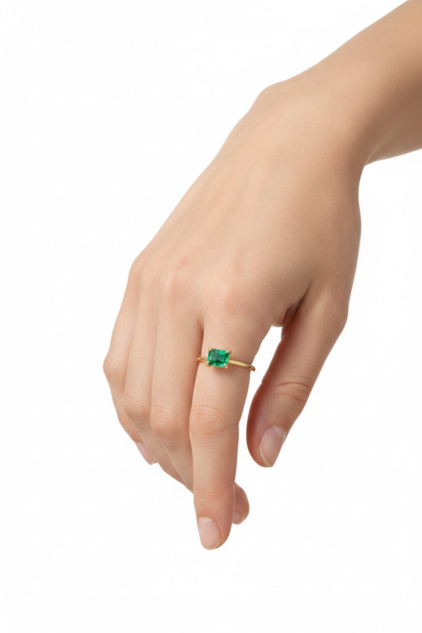 The Classic Colombian Emerald Ring in 18K Gold - Antonio Guzzo Fine Jewelry